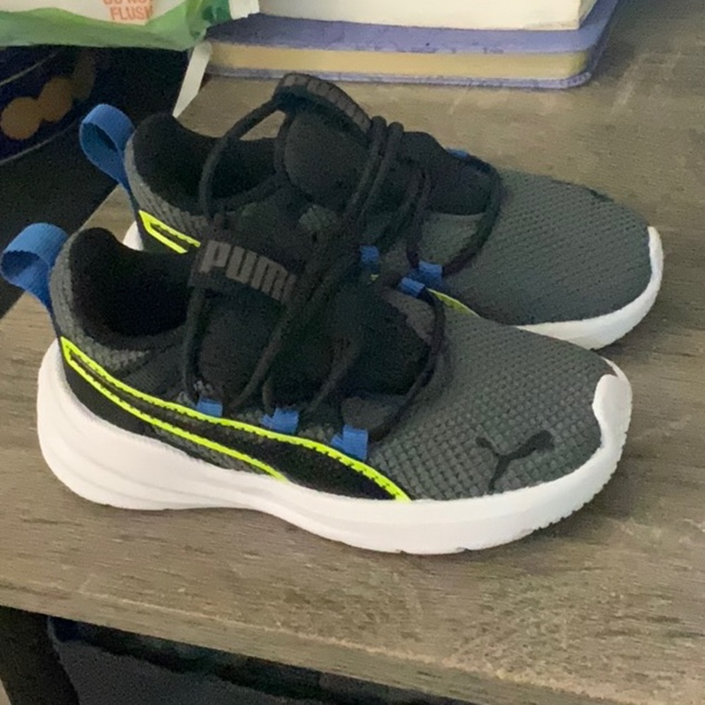 Puma Gray and Blue Sneakers with Modern Slip-On Design